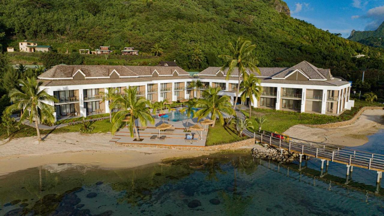 Cook'S Bay Hotel & Suites Paopao Exterior photo