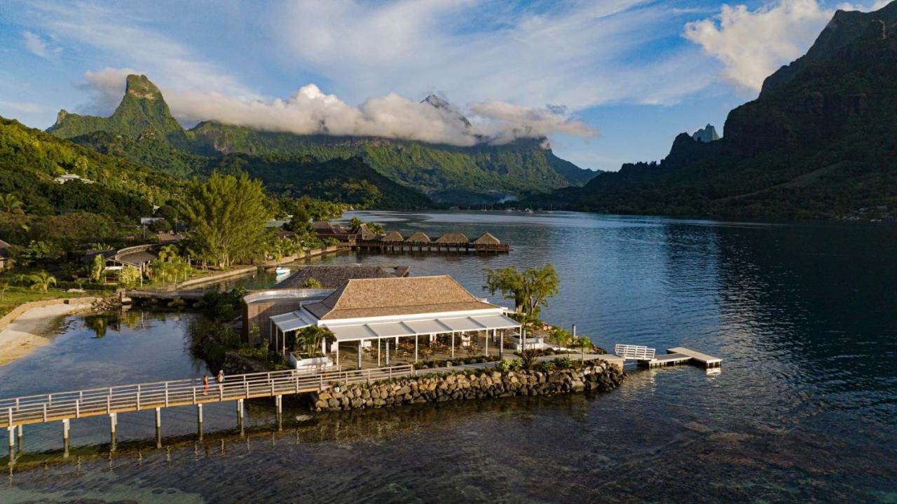 Cook'S Bay Hotel & Suites Paopao Exterior photo